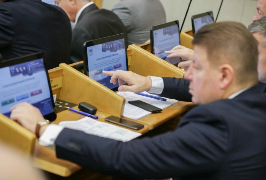 Депутаты Госдумы единогласно приняли в I чтении проект повышения МРОТ