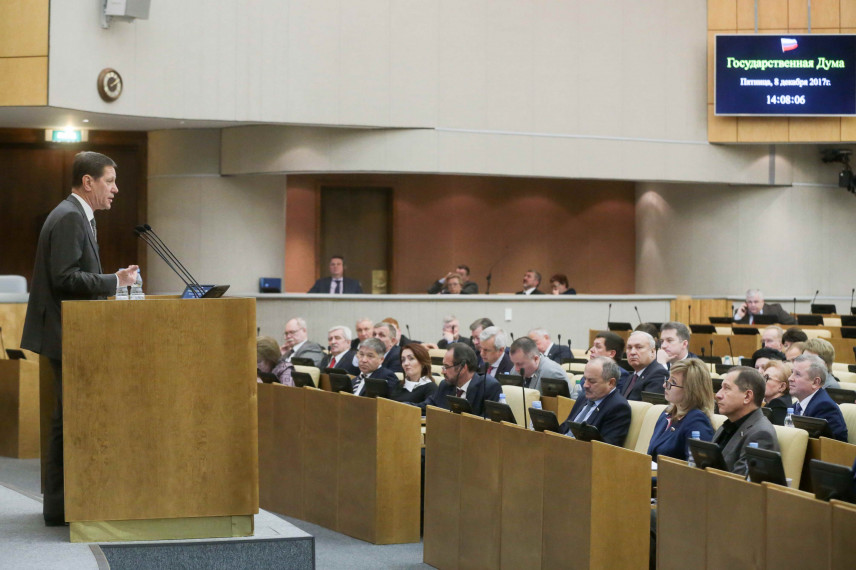 Госорганам разрешат использовать герб России на форменной одежде