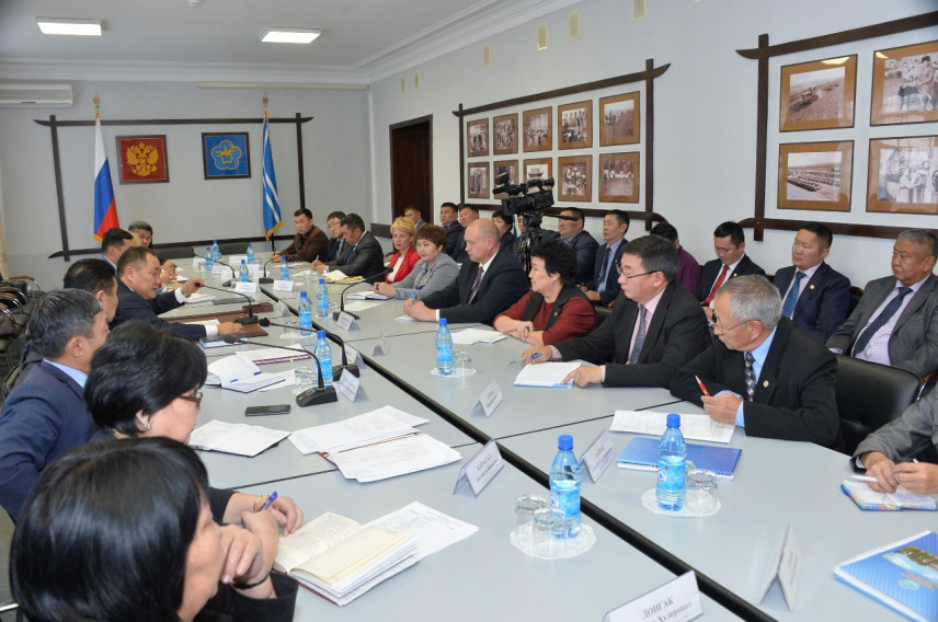 В Туве омолаживают руководящий состав министерств
