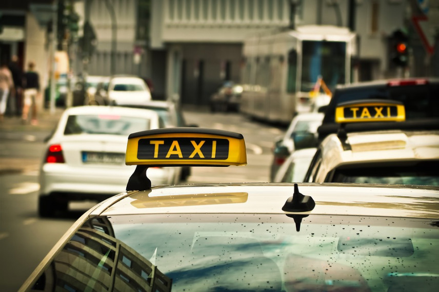 Госслужащие Астаны сменили служебные автомобили на такси