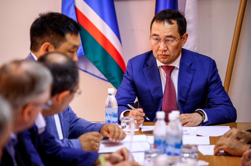 Глава Якутии отметил важность привлечения молодых кадров на госслужбу