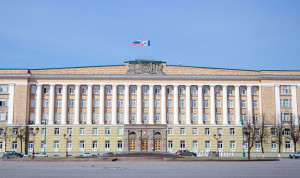 Лучшим госслужащим Новгородской области вручили кубки и дипломы