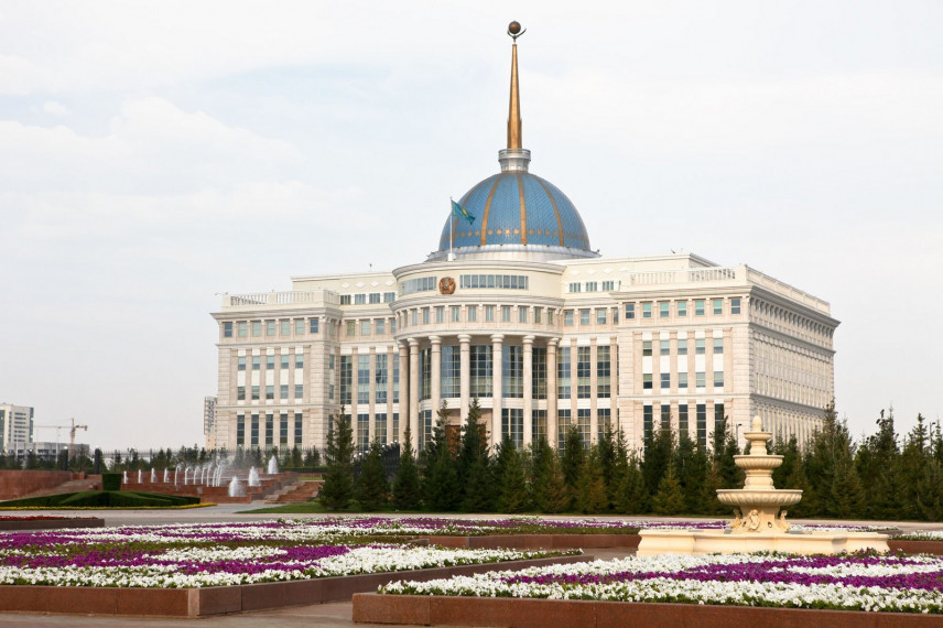 Весной в Казахстане могут сократить штат госслужащих на 5%