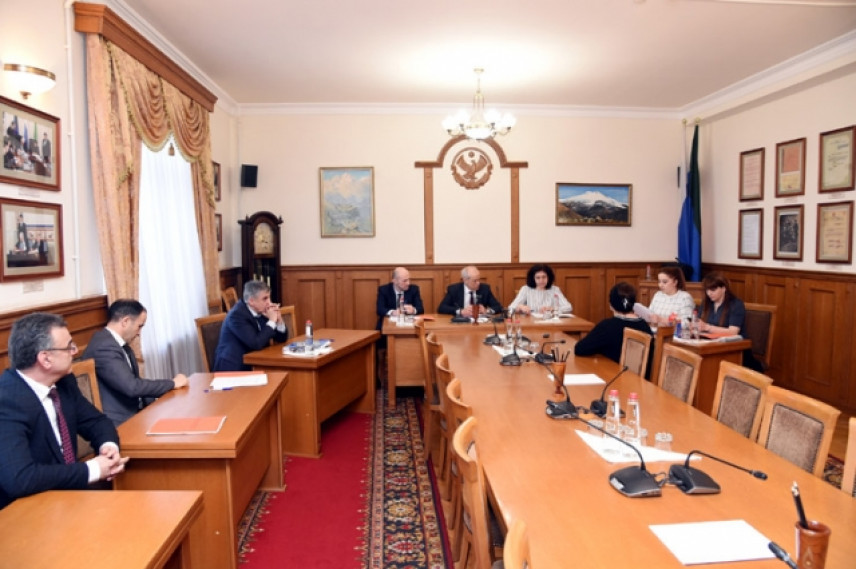 Госслужащие Народного Собрания Дагестана прошли аттестацию