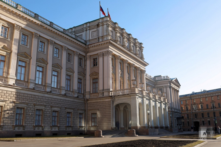Петербургский парламент обязал городских чиновников следить за обращениями граждан в соцсетях