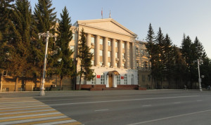 В Курганской области закупят лекарства и медоборудование на зарплаты чиновников