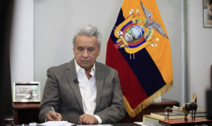 Президент Эквадора вдвое снизил зарплату себе и членам правительства