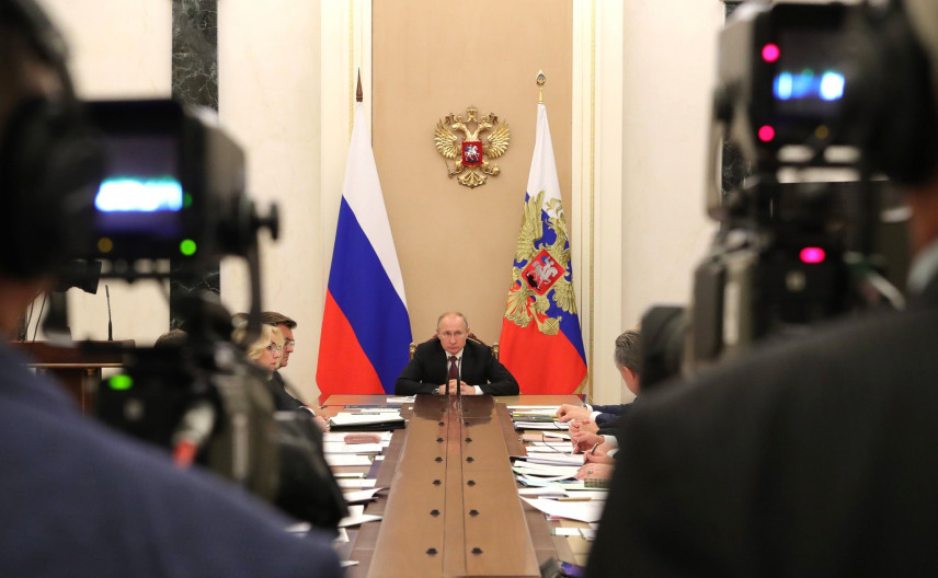 Президент подписал указ о повышении окладов федеральных госслужащих