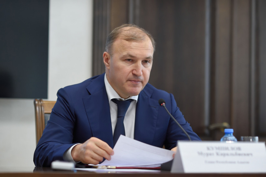 Глава Адыгеи рекомендовал кадровикам усилить работу по противодействию коррупции