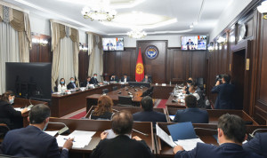 В Кыргызстане прогнозируют мощное сокращение госслужащих