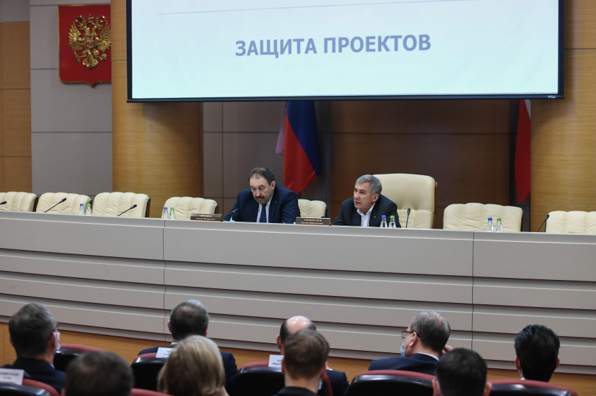 Участники кадрового резерва Татарстана защитили проекты перед президентом республики