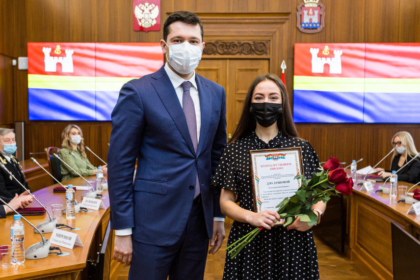 Глава Калининградской области встретился с призерами кубка по менеджменту «Управляй!»