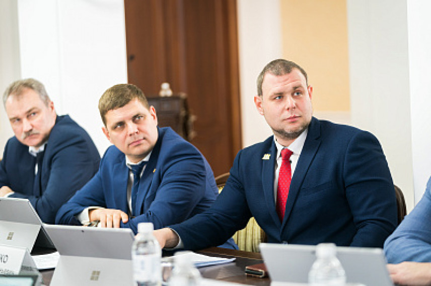 Югра стала первым регионом, где внедрили практику электронных деклараций госслужащих