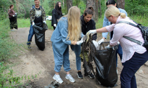 Молодые госслужащие Воронежской области навели чистоту в природном заказнике
