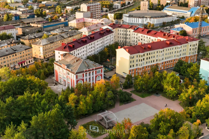 Почетное звание для работников ОМСУ учредили в Мурманской области