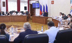 В правительстве ЕАО обсудили противодействие коррупции