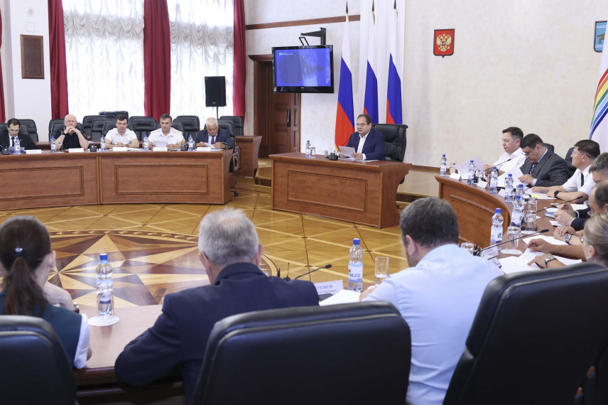 В правительстве ЕАО обсудили противодействие коррупции