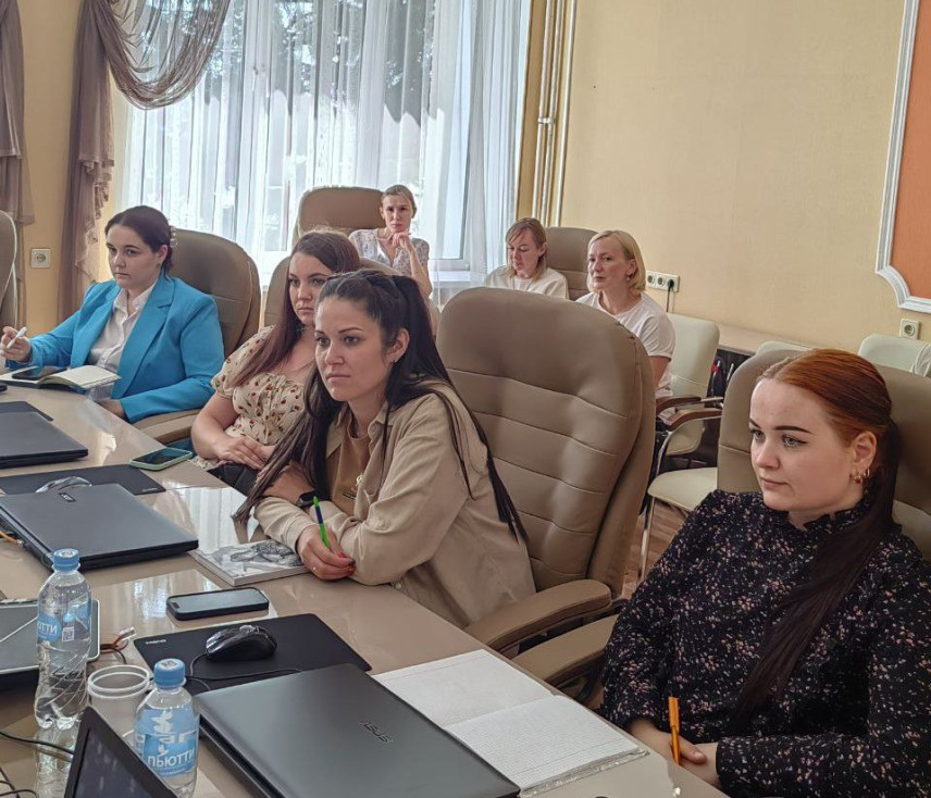 Новичкам на госслужбе рассказали об основах культуры клиентоцентричности в Амурской области