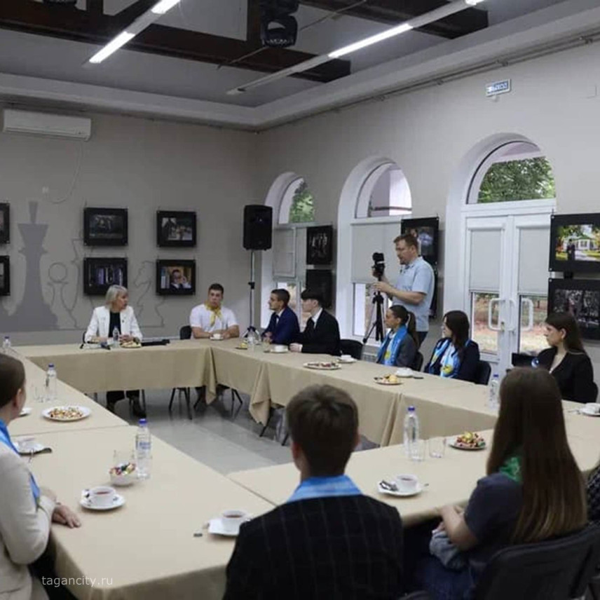 Глава Таганрога встретилась с городской молодежью