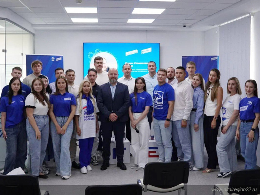 Молодые участники «ПолитЗавода» пообщались с представителями власти Алтайского края
