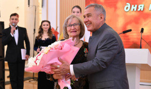 Раис Татарстана поздравил ветеранов госслужбы