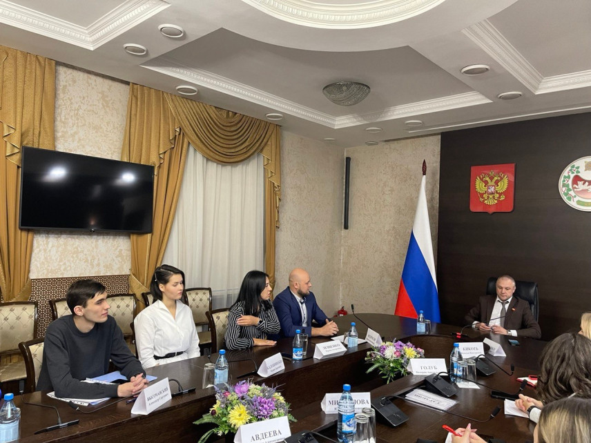 Участники Молодежного правительства Хакасии приступили к изучению основ внутренней политики республики