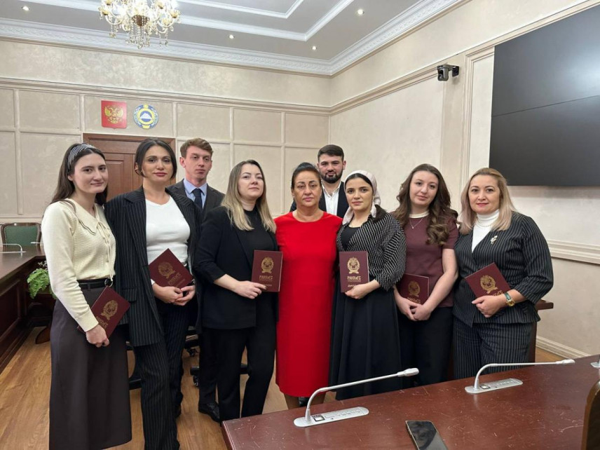 Госслужащие Кабардино-Балкарии получили дипломы о переподготовке
