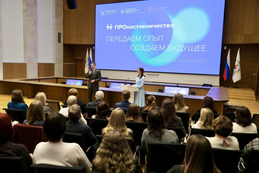 Знаки «Почетный наставник» получили госслужащие Нижегородской области