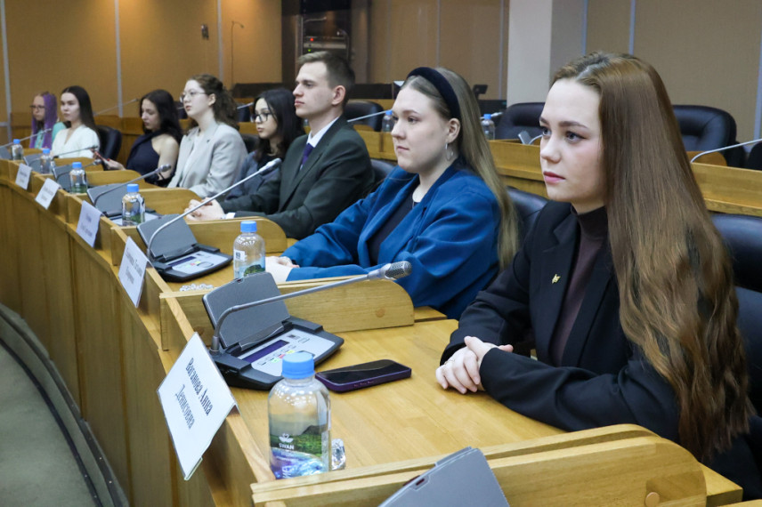 В правительстве Приморского края стартовали стажировки для победителей конкурса «Включайся в госуправление»