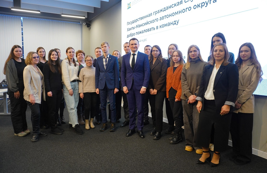 Первые слушатели обновленного адаптационного курса для госслужащих Югры получили сертификаты