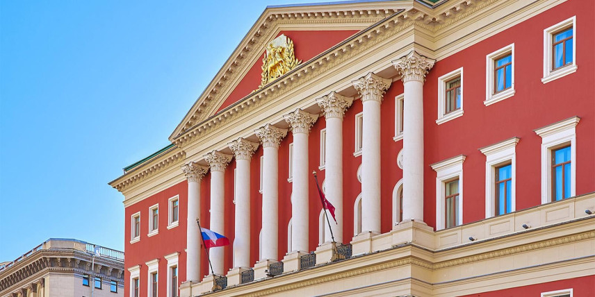 Москва сократит число госслужащих на фоне замедления роста доходов бюджета