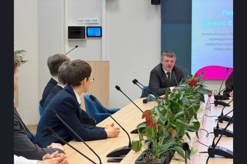 В Новосибирской области представители власти проводят уроки для школьников