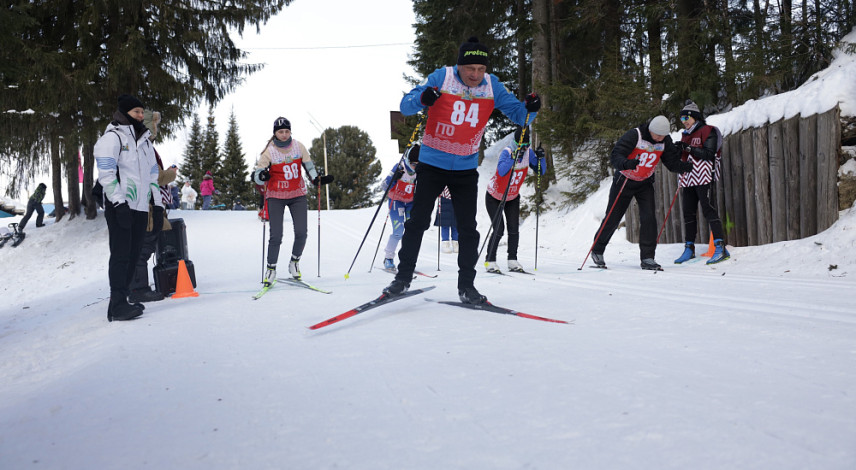 Госслужащие ХМАО проверили свои силы на лыжне