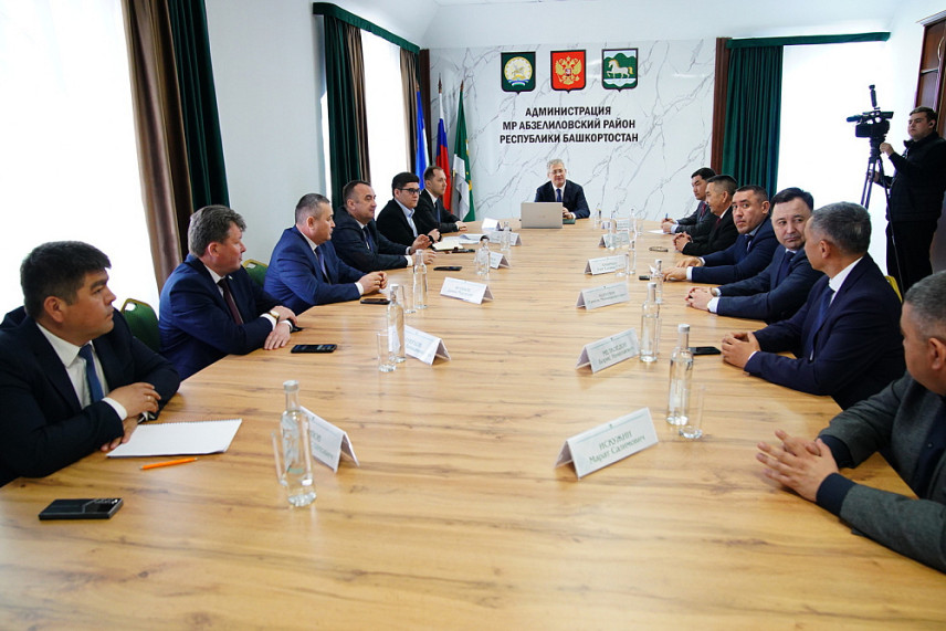 Глава Башкирии провел встречу с главами муниципалитетов Зауралья