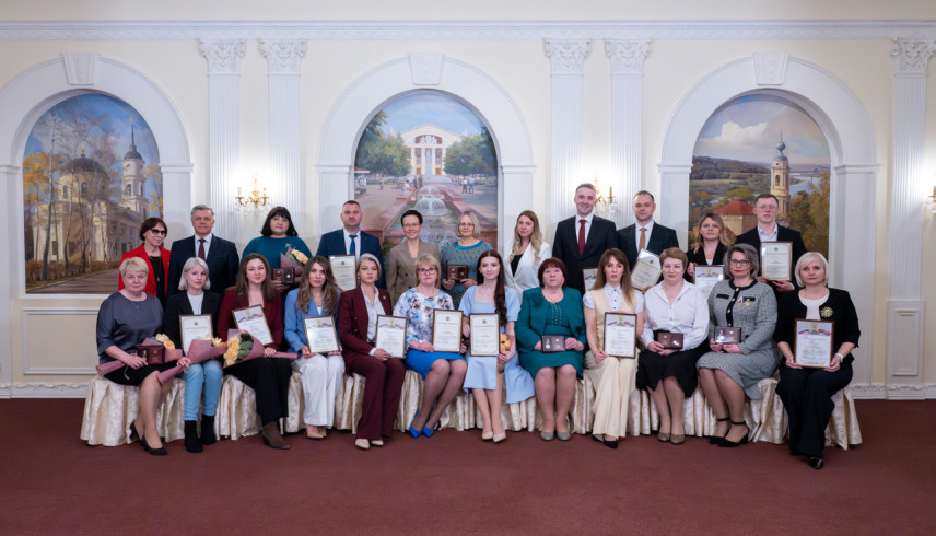 В Калужской области вручили награды лучшим государственным и муниципальным служащим
