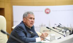 Президент Татарстана встретился с ветеранами государственной службы республики